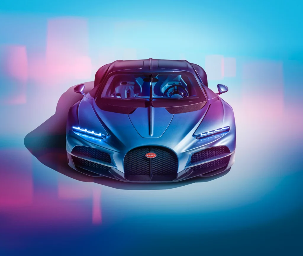 Tras el Chiron en 2016, llega el Tourbillon con una estética propia de Bugatti.