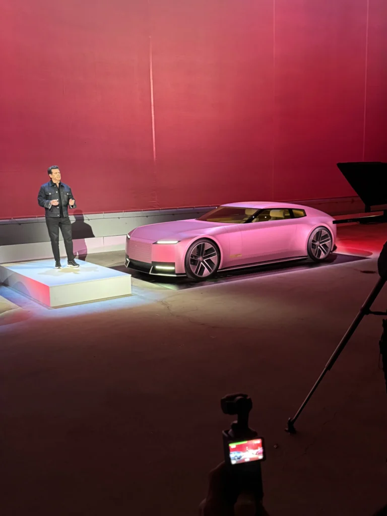 El histórico Jaguar se transforma en una pantera rosa