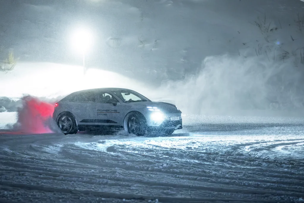 Prueba nocturna con el Macan eléctrico