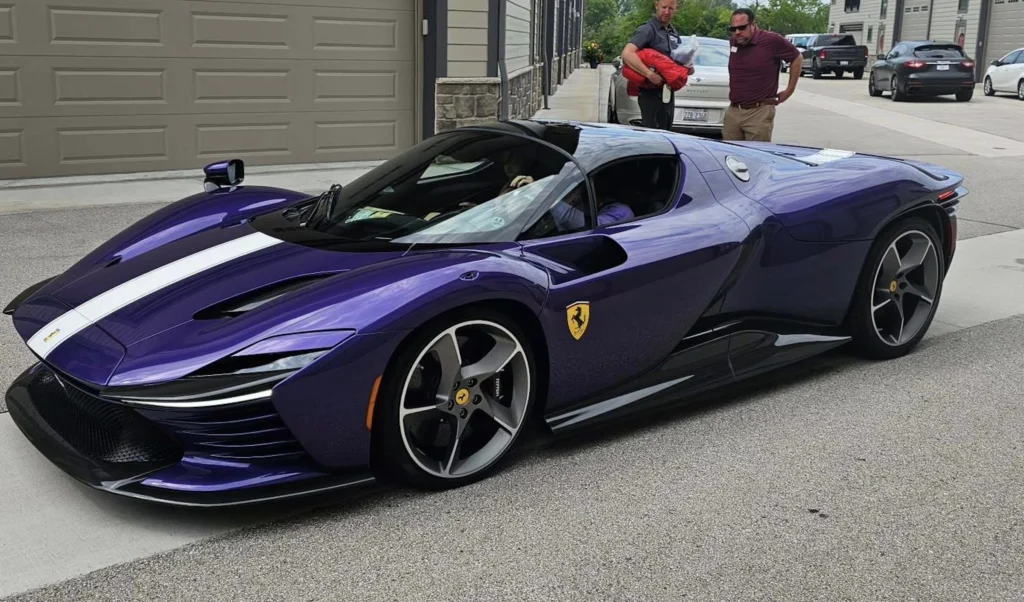 Ferrari SP3 Violeta en Illinois