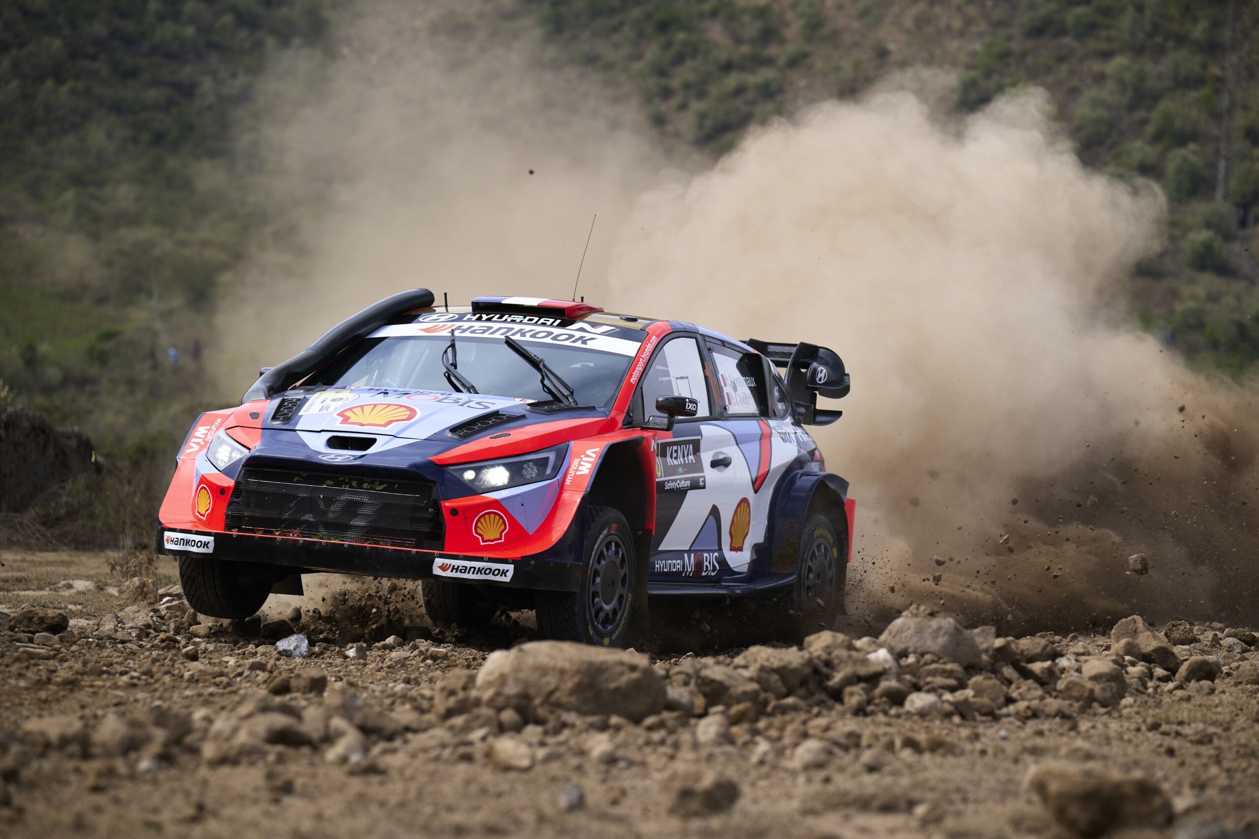 Hyundai resiste en el Rally Safari de Kenia