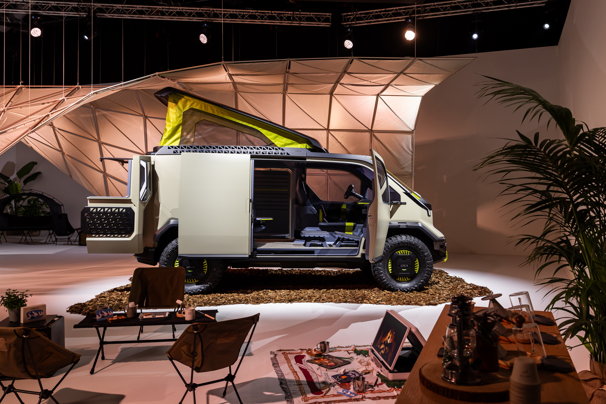 Kia en la Milan Design Week 2025: coches electricos y arte