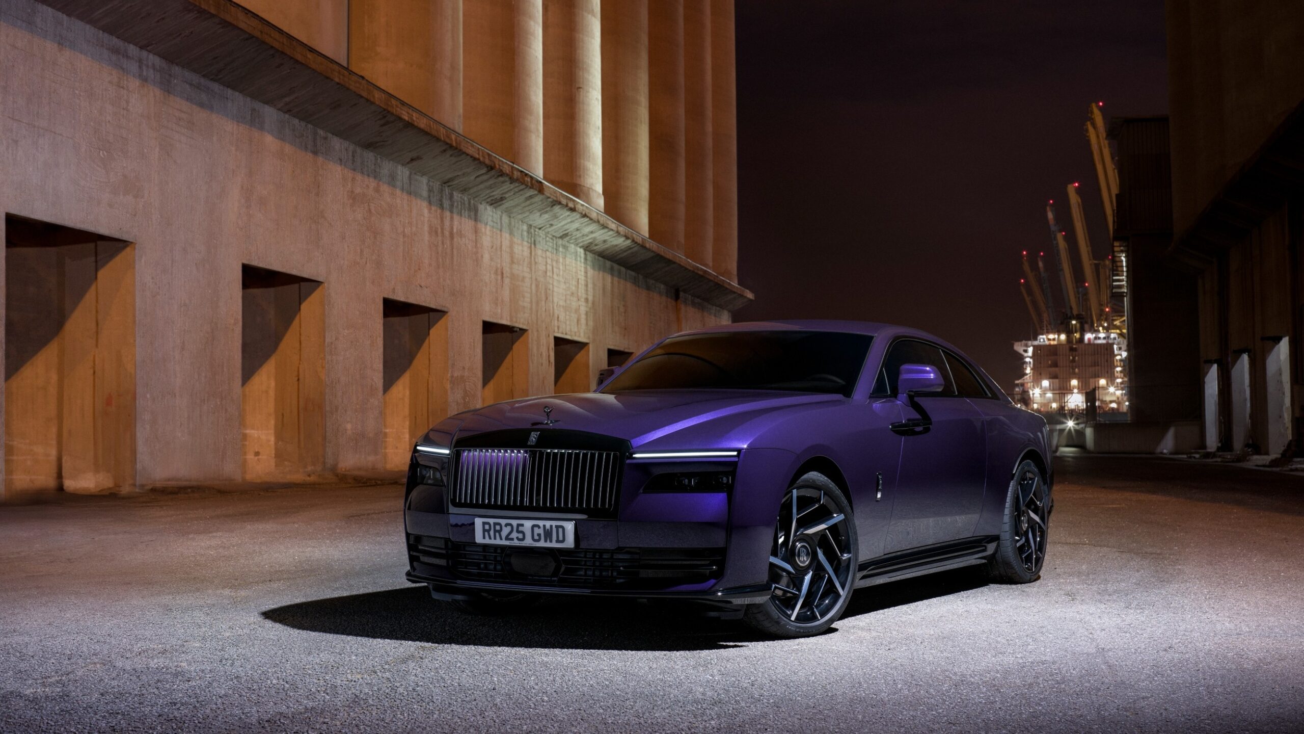 Rolls-Royce Spectre Black Badge: el lado oscuro de la excelencia