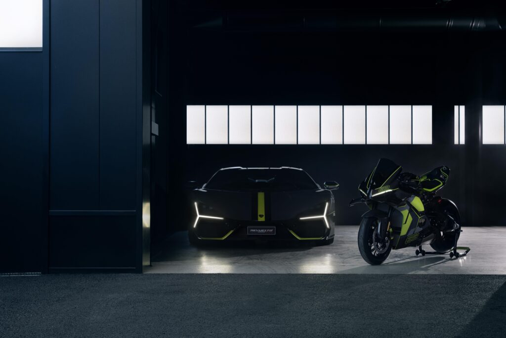 La nueva Panigale V4 Lamborghini y el Lamborghini Revuelto