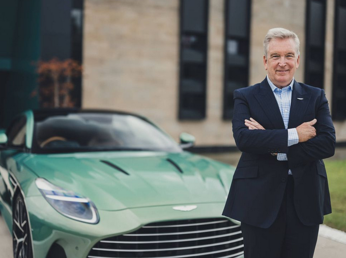 Adrian Hallmark, nuevo CEO Aston Martin