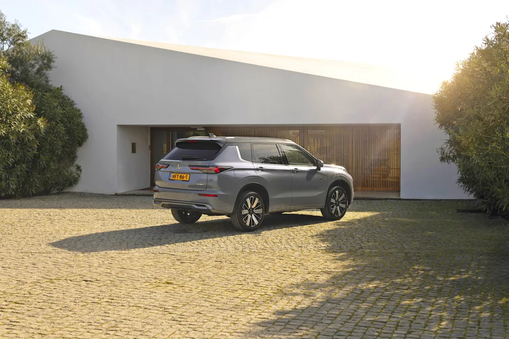 Mitsubishi apuesta fuerte con su buque insignia y no defrauda.