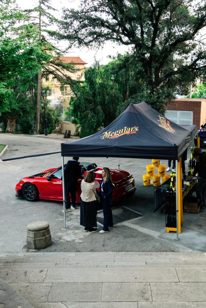 El equipo de Meguiar’s ofreció demostraciones en vivo de detailing profesional con sus productos premium.