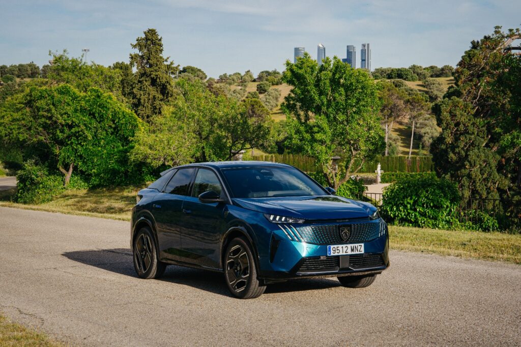Tiene una autonomía de 700km