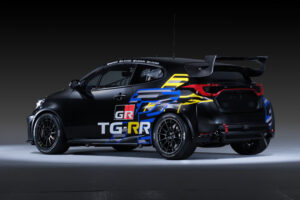 Todos los motores de Toyota, como el del RAV 4 Hybrid de la imagen superior, reciben algo de tecnología de Gazoo Racing