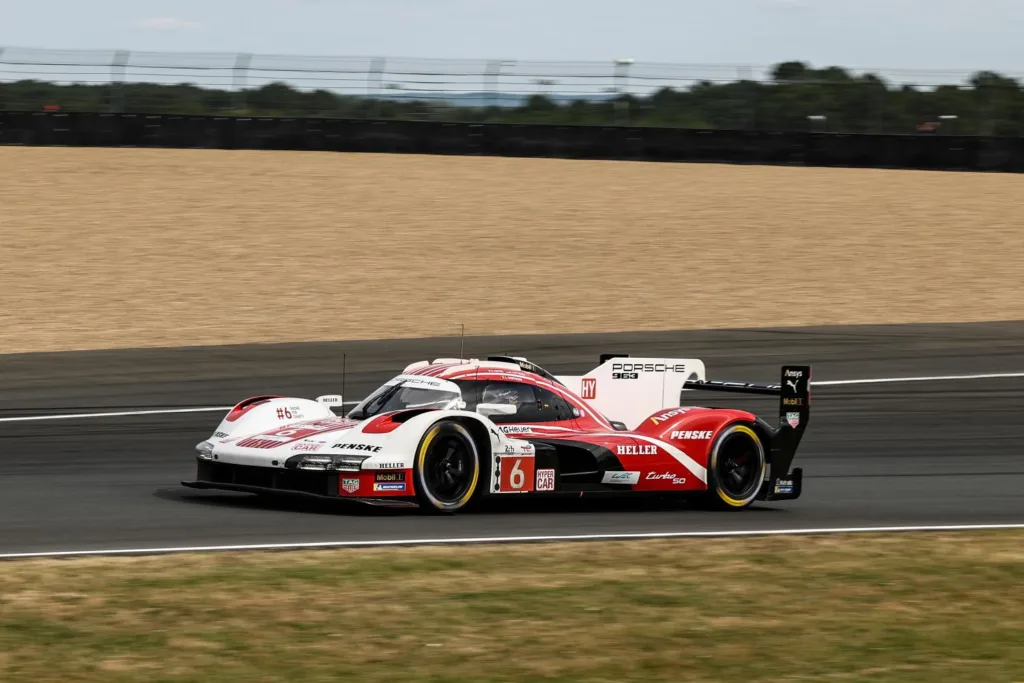 Porsche se mantiene firme y aprieta a Ferrari