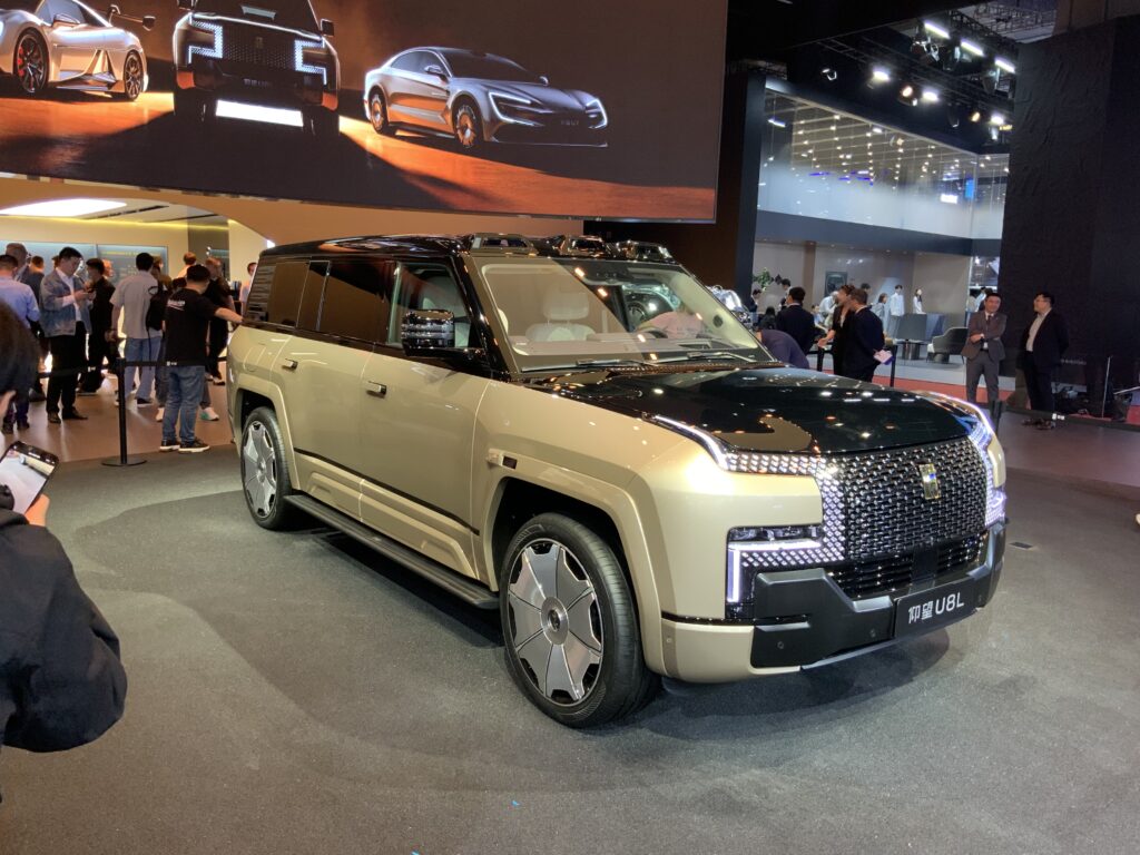 Yangwang U8L