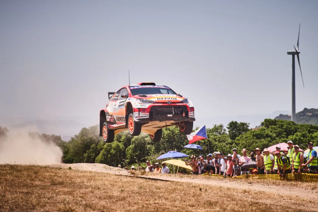 GR Yaris Rally2 volando por los aires