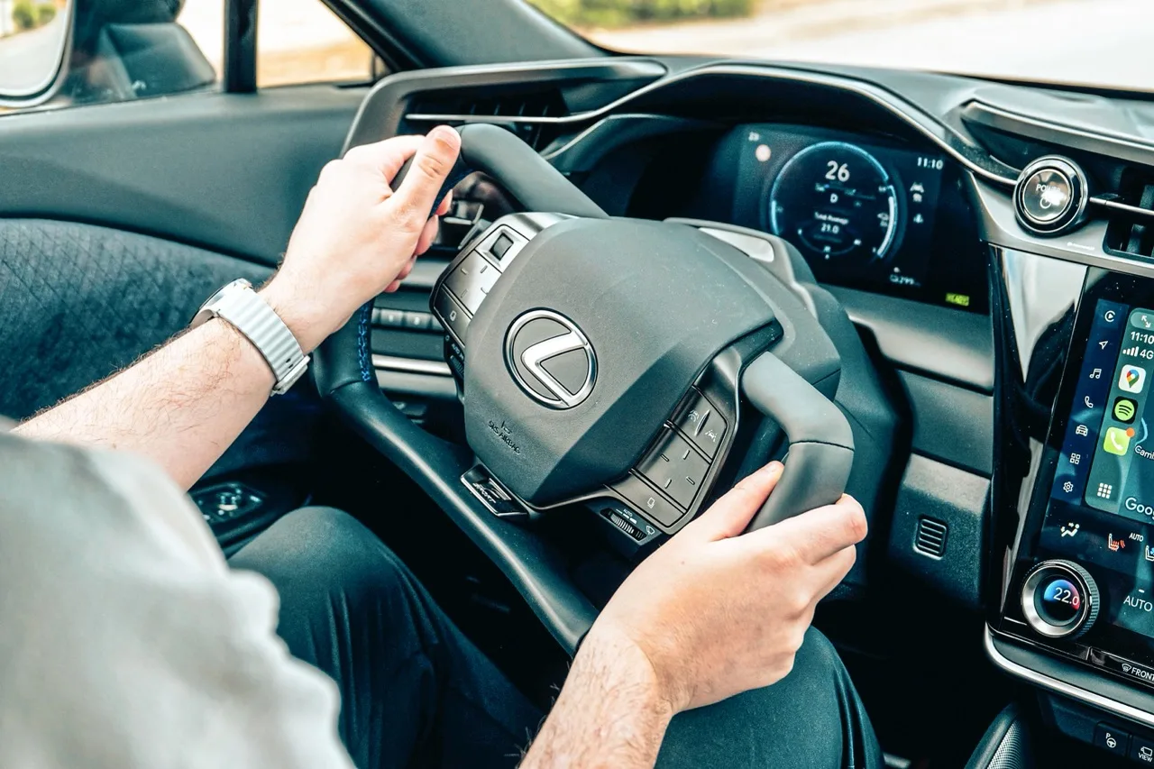 Lexus RZ: ¿el fin del volante circular?