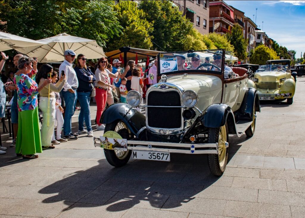 III Ruta Exhibición Las Rozas a San Lorenzo de El Escorial de coches de época