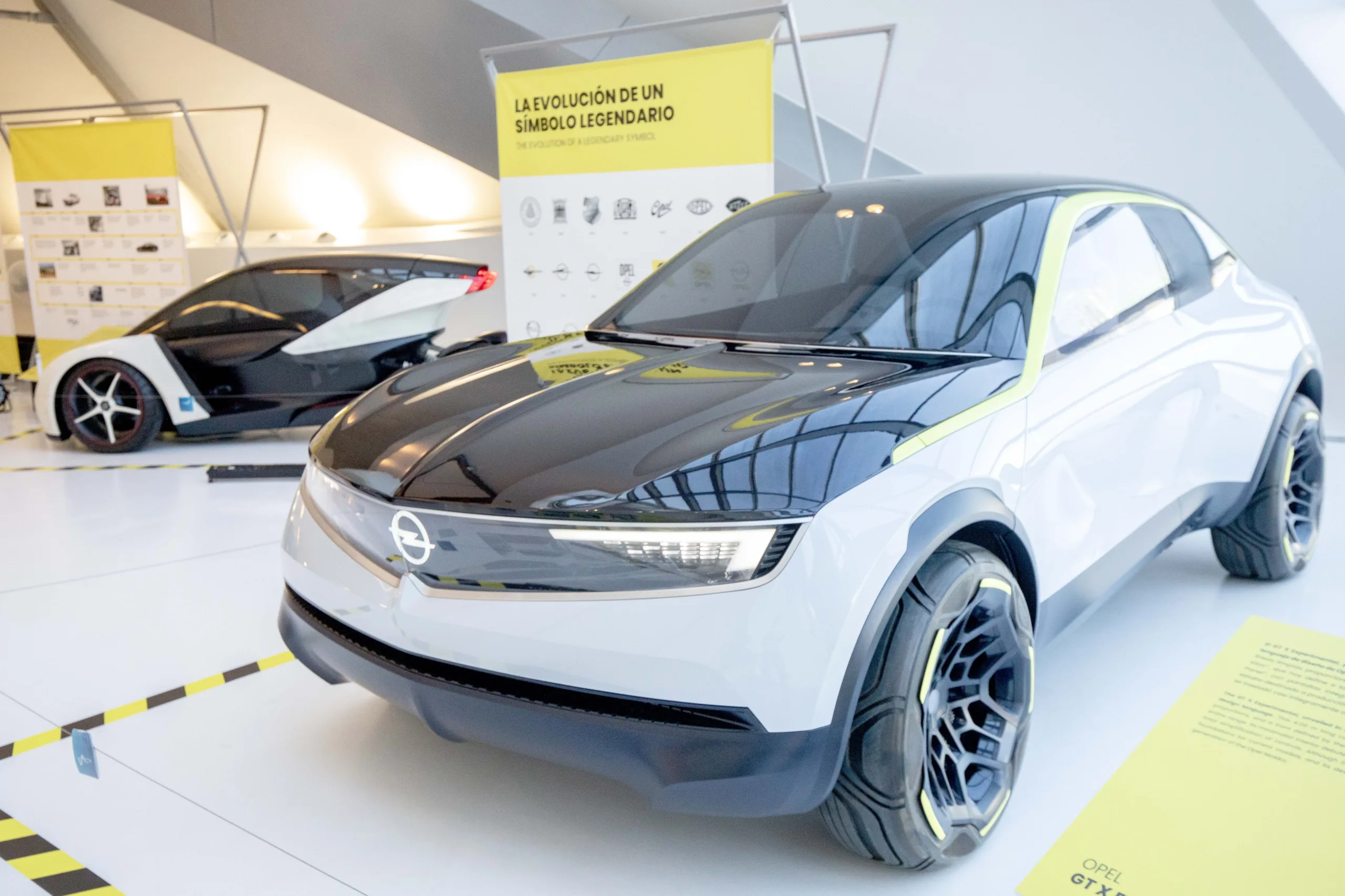 Opel Love: 150 años de historia del rayo brillan en Zaragoza