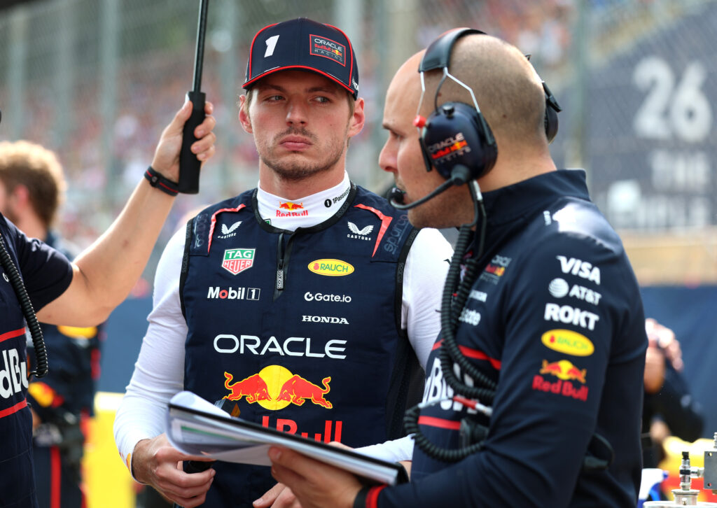 Max Verstappen (izq) y Gianpiero Lambiase (der)