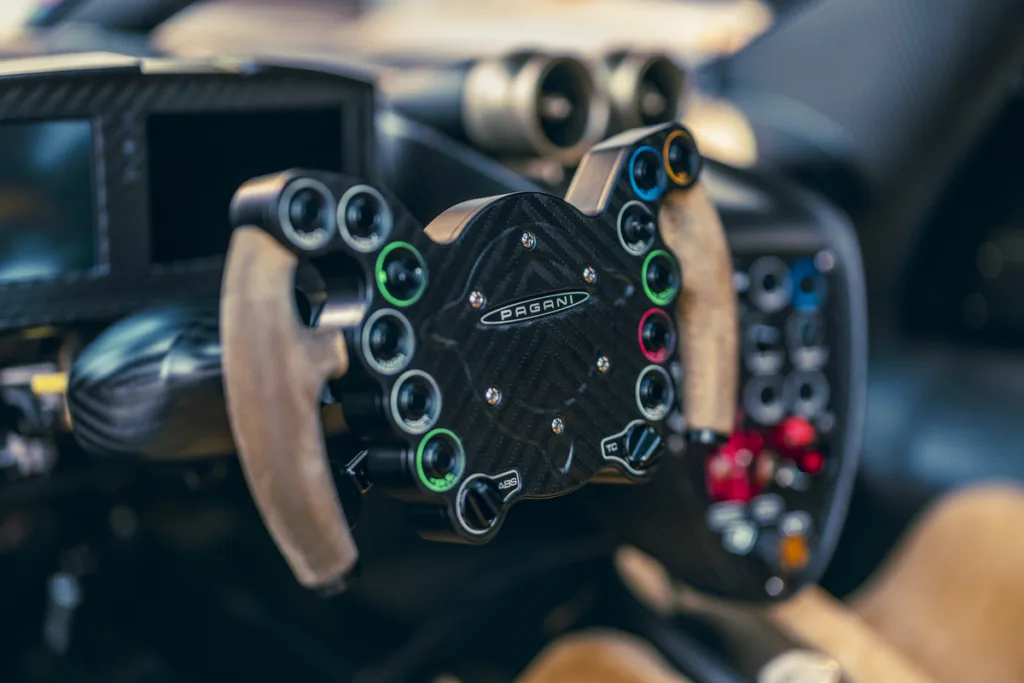Huayra R Evo Roadster volante