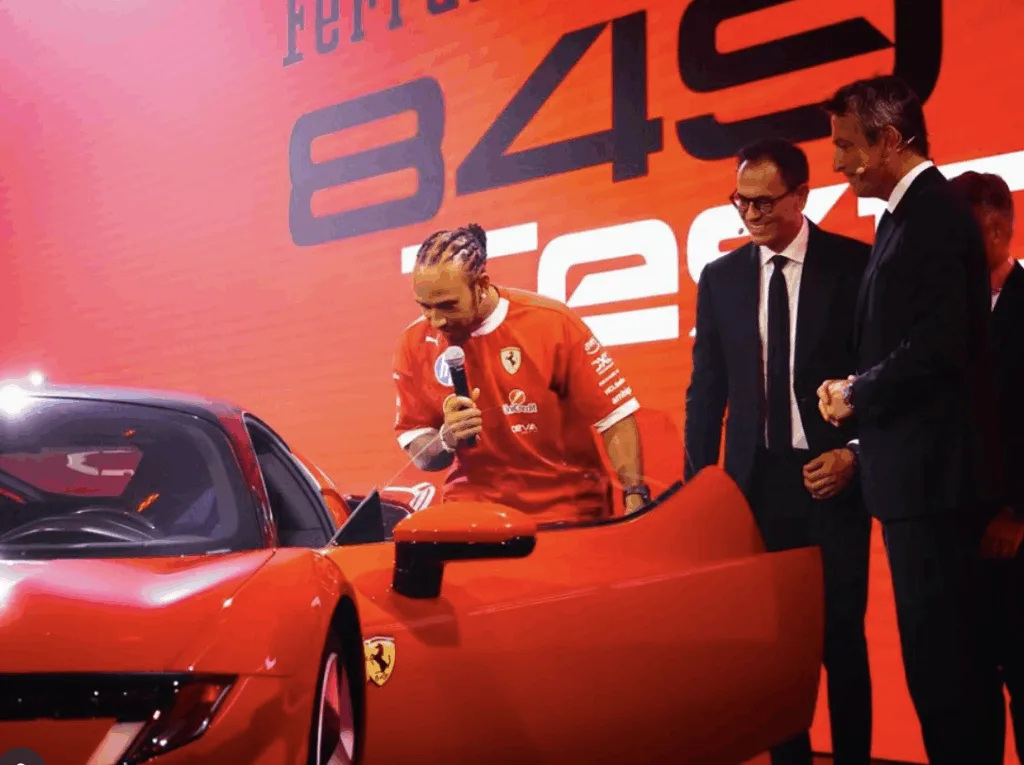 Flavio Manzoni y Lewis Hamilton