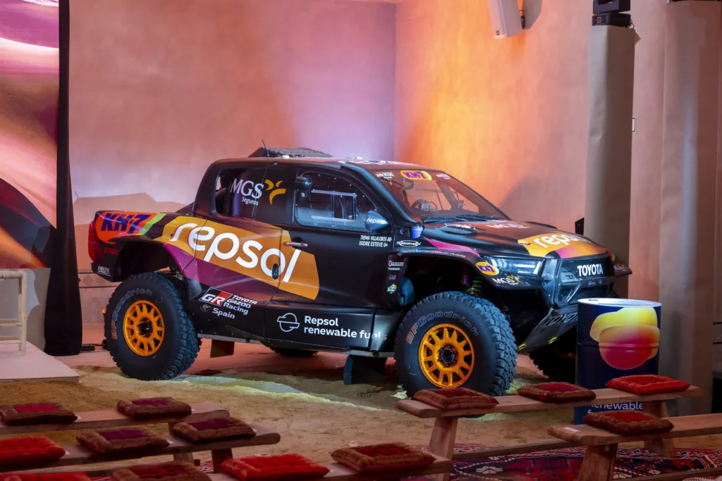 DKR GR Hilux Isidre Esteve y Txema Villalobos