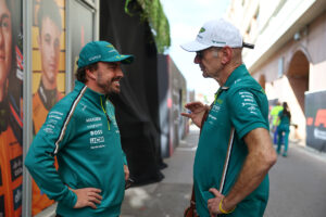 Alonso y Adrian Newey
