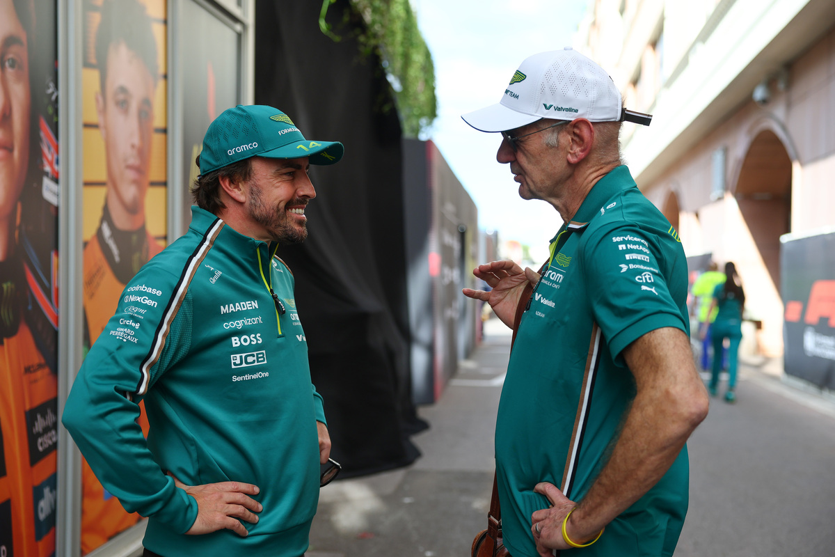 Alonso y Adrian Newey