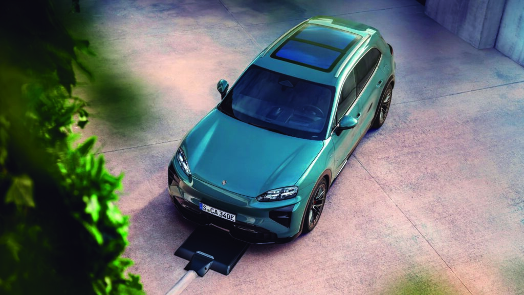 Porsche Cayenne Electric placa de carga