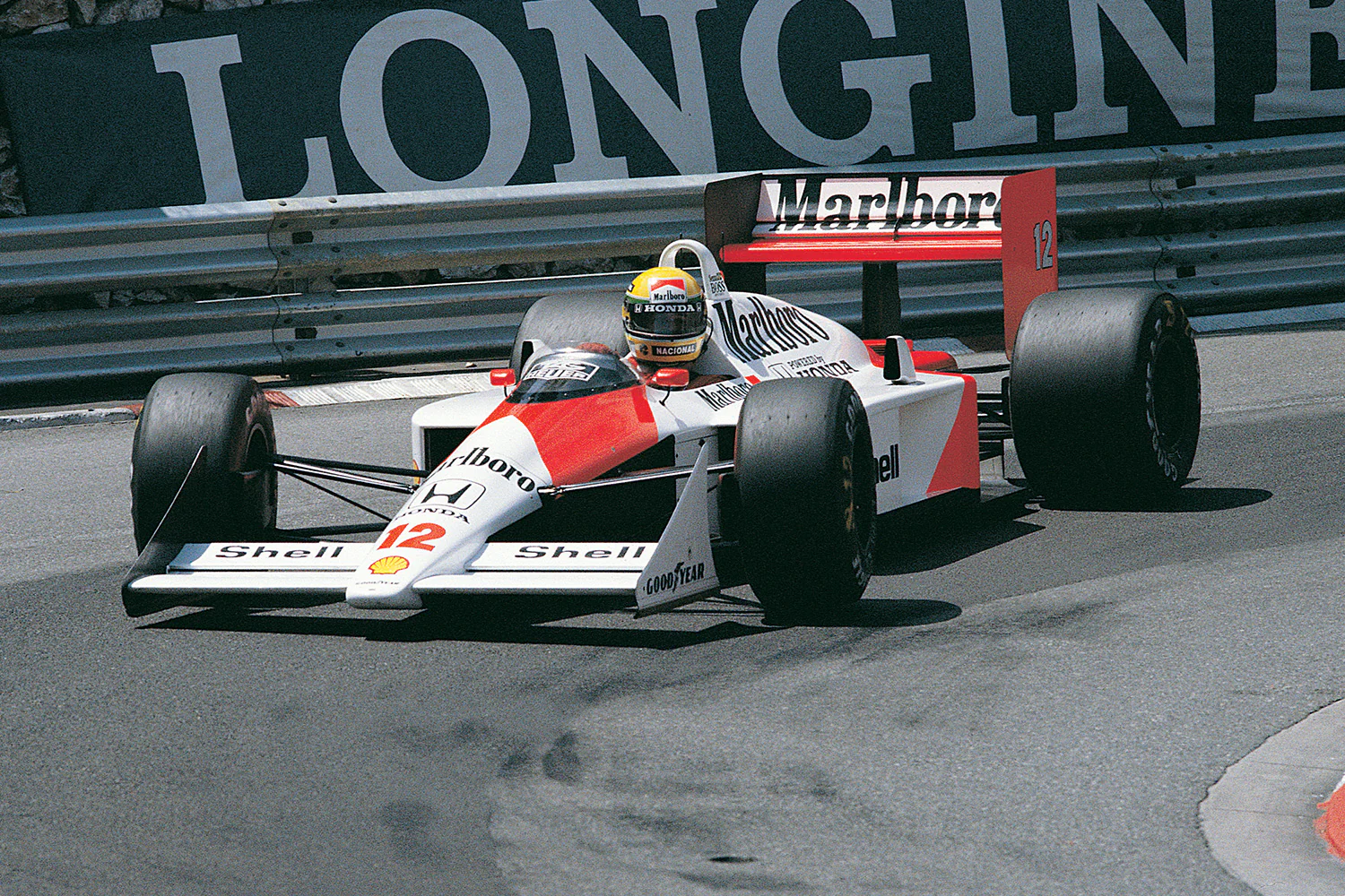 Ayrton Senna con el McLaren MP4/4