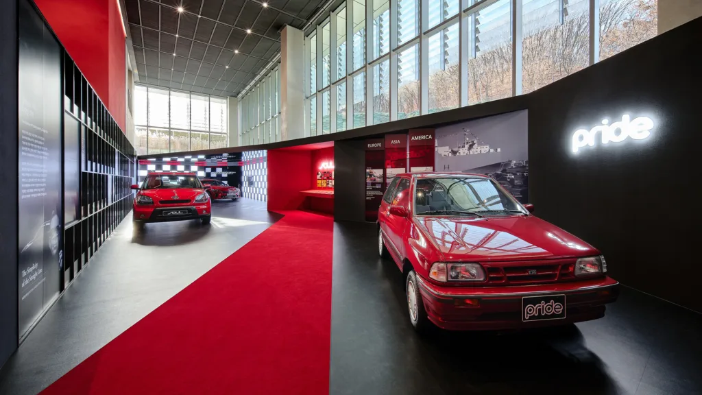 Exposición 80º aniversario de KIA