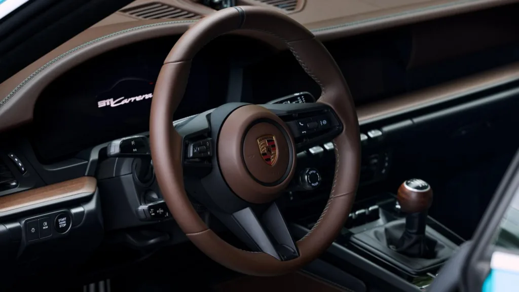 Porsche 911 Carrera T "Formosa" interior