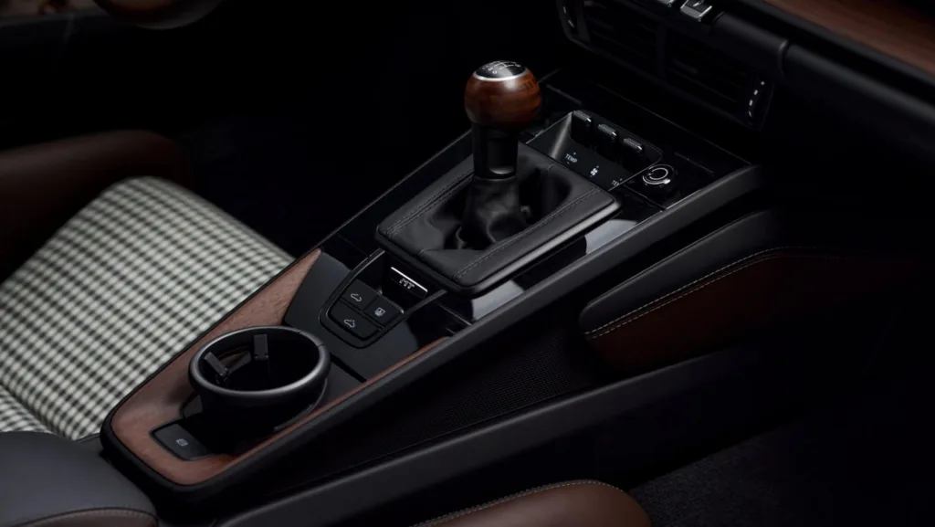 Porsche 911 Carrera T "Formosa" interior