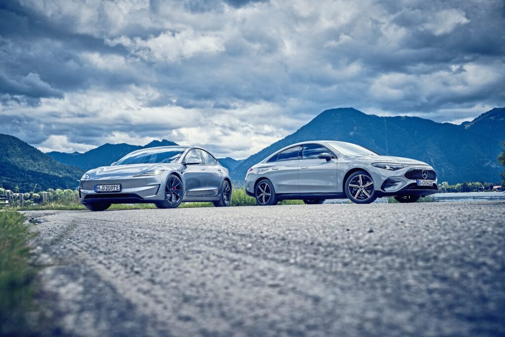 Tesla Model 3 y Mercedes CLA