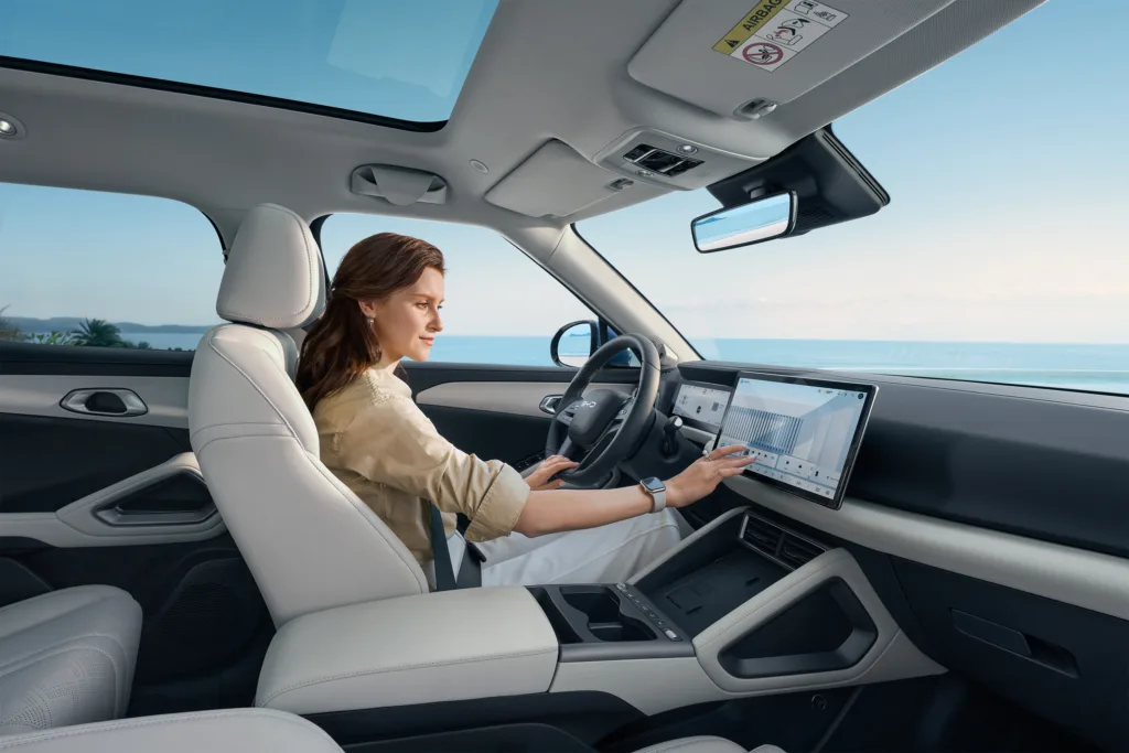 El interior del nuevo BYD Atto 2 cuenta con detalles de un segmento superior BYD