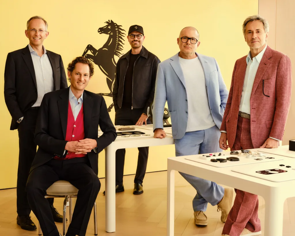 Equipo de diseño y dirección de Ferrari junto a LoveFrom