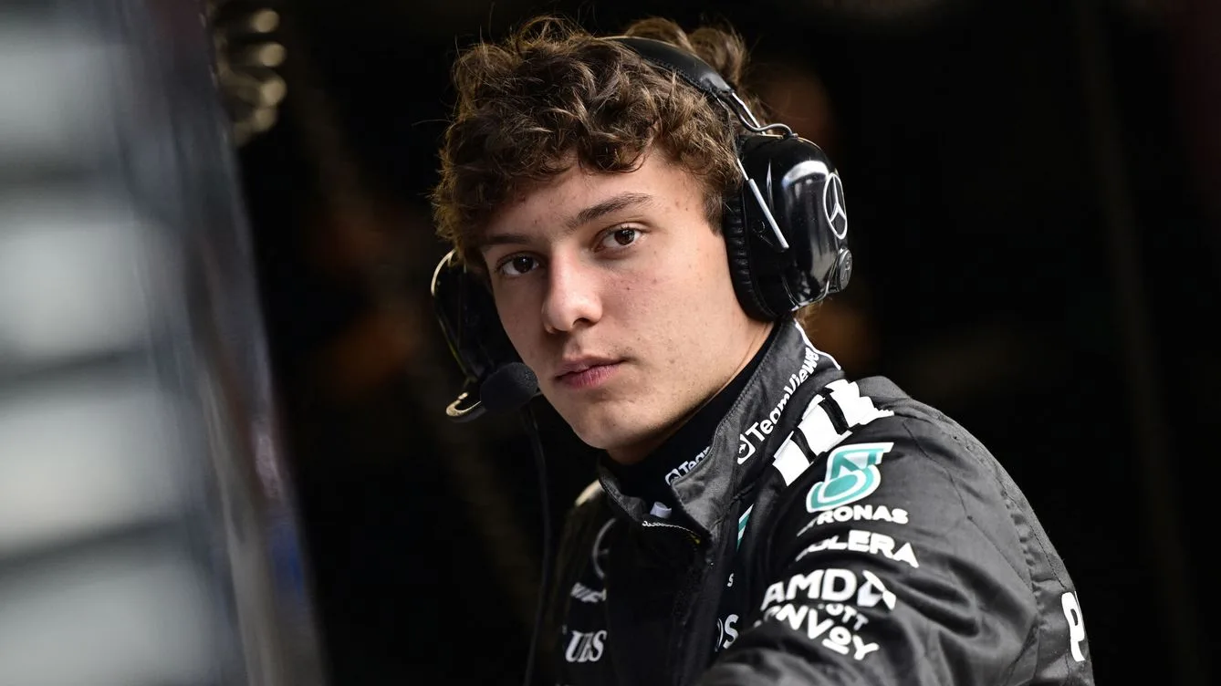 Kimi Antonelli choca su AMG de edición limitada en San Marino