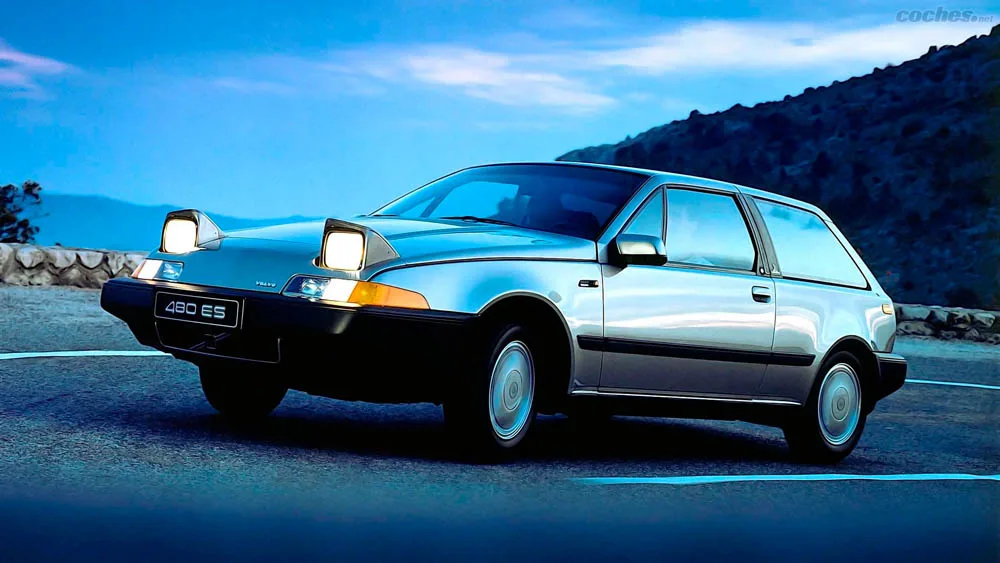 Coches con faros escamoteables: El fin de la era del diseño cinético