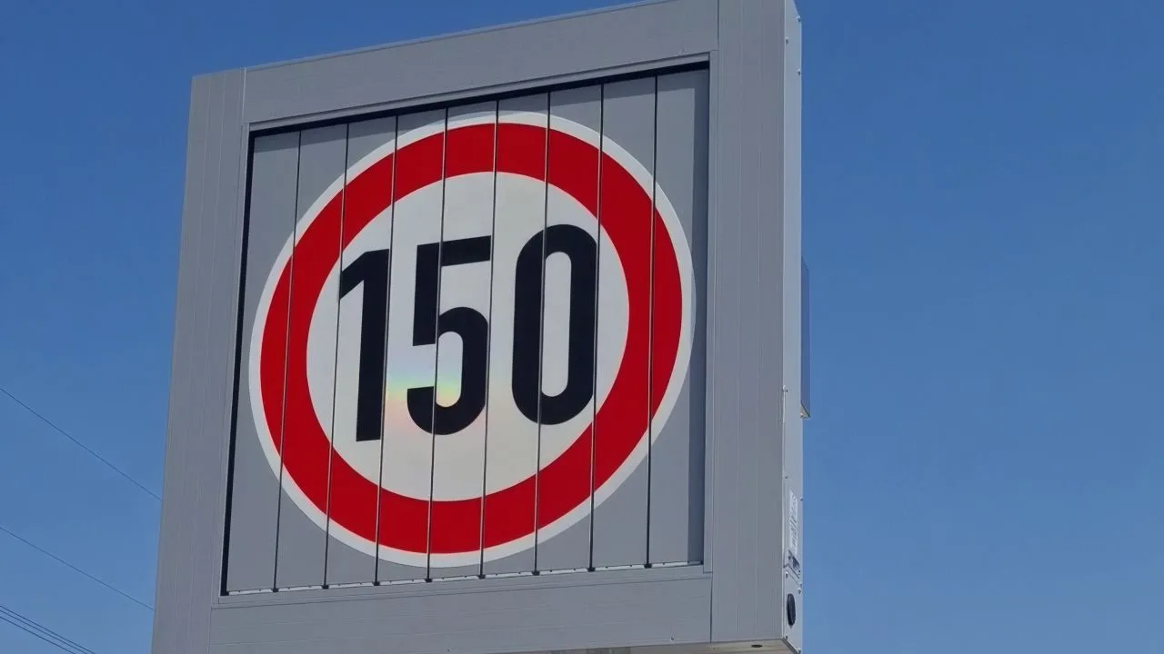 La autopista que ajusta la velocidad hasta 150 km/h La autopista que ajusta la velocidad hasta 150 km/h