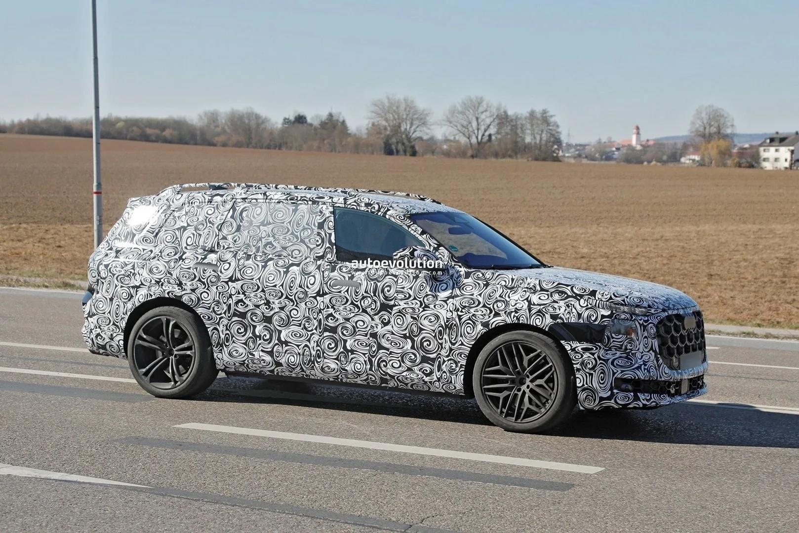 Audi Q9 ya rueda y apunta directo al lujo extremo