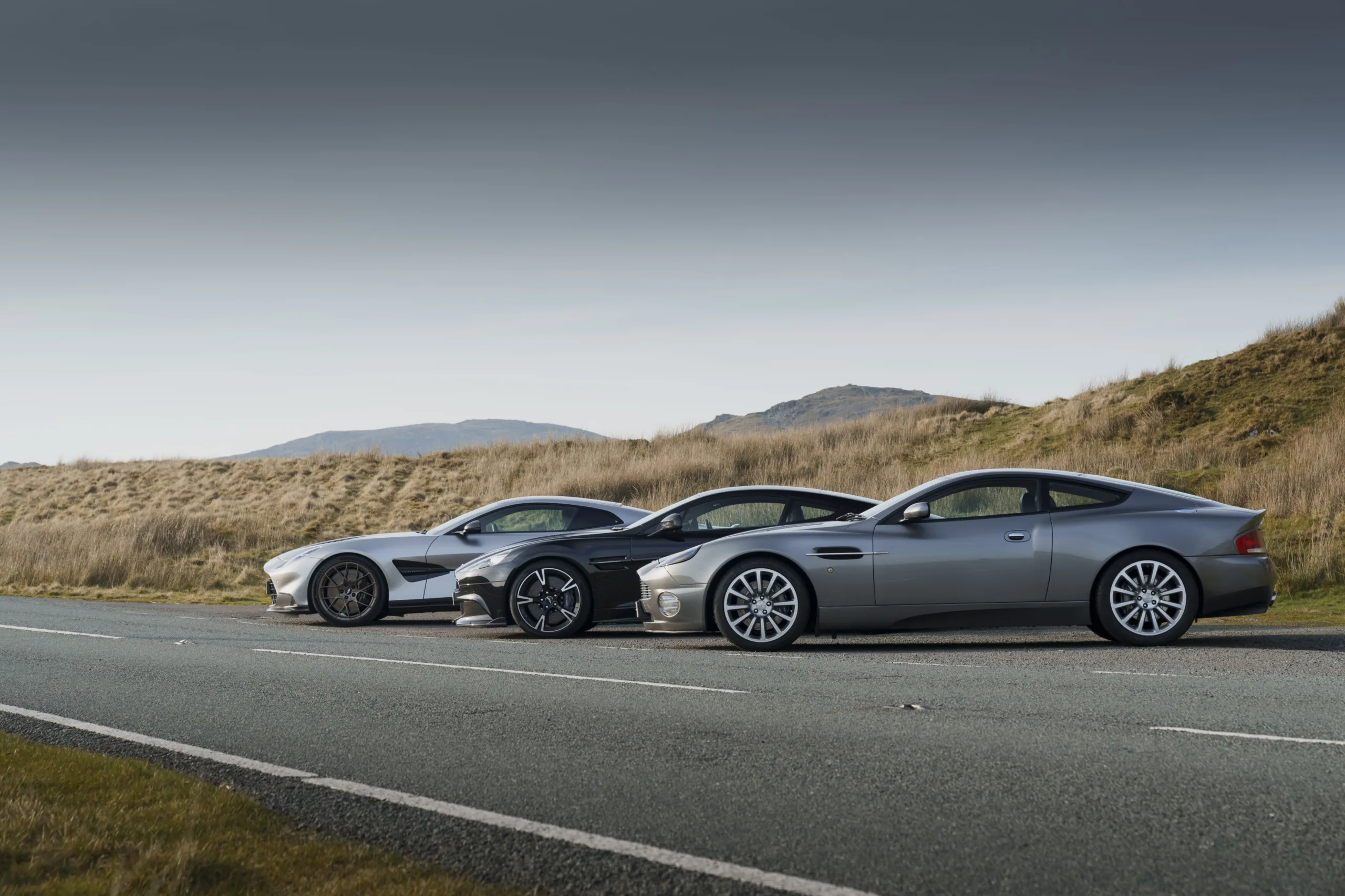 Aston Martin Vanquish: 25 años de «British Overkill» o cómo sobrevivir a la era del silencio