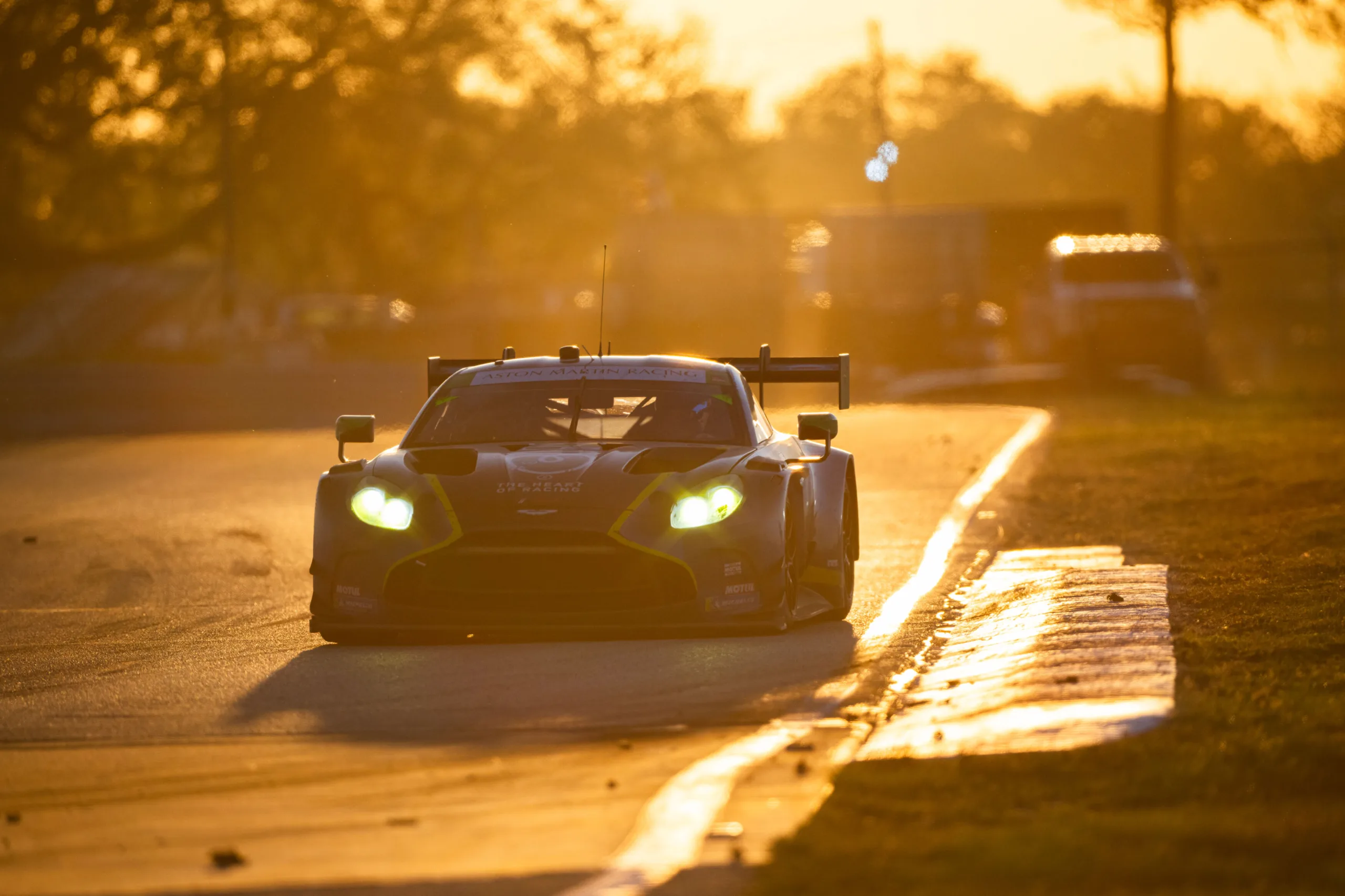 Aston Martin roza la victoria en Sebring