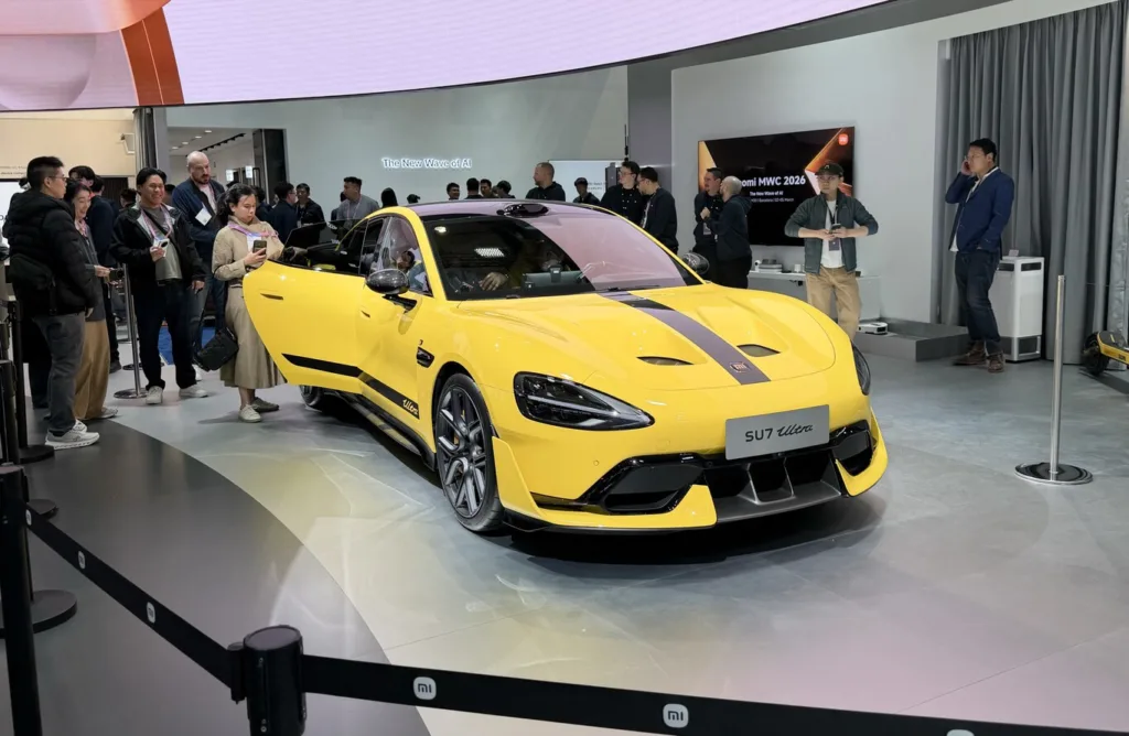 La tradicional cola para subirse al Xiomai SU7 volvió a repetirse MWC