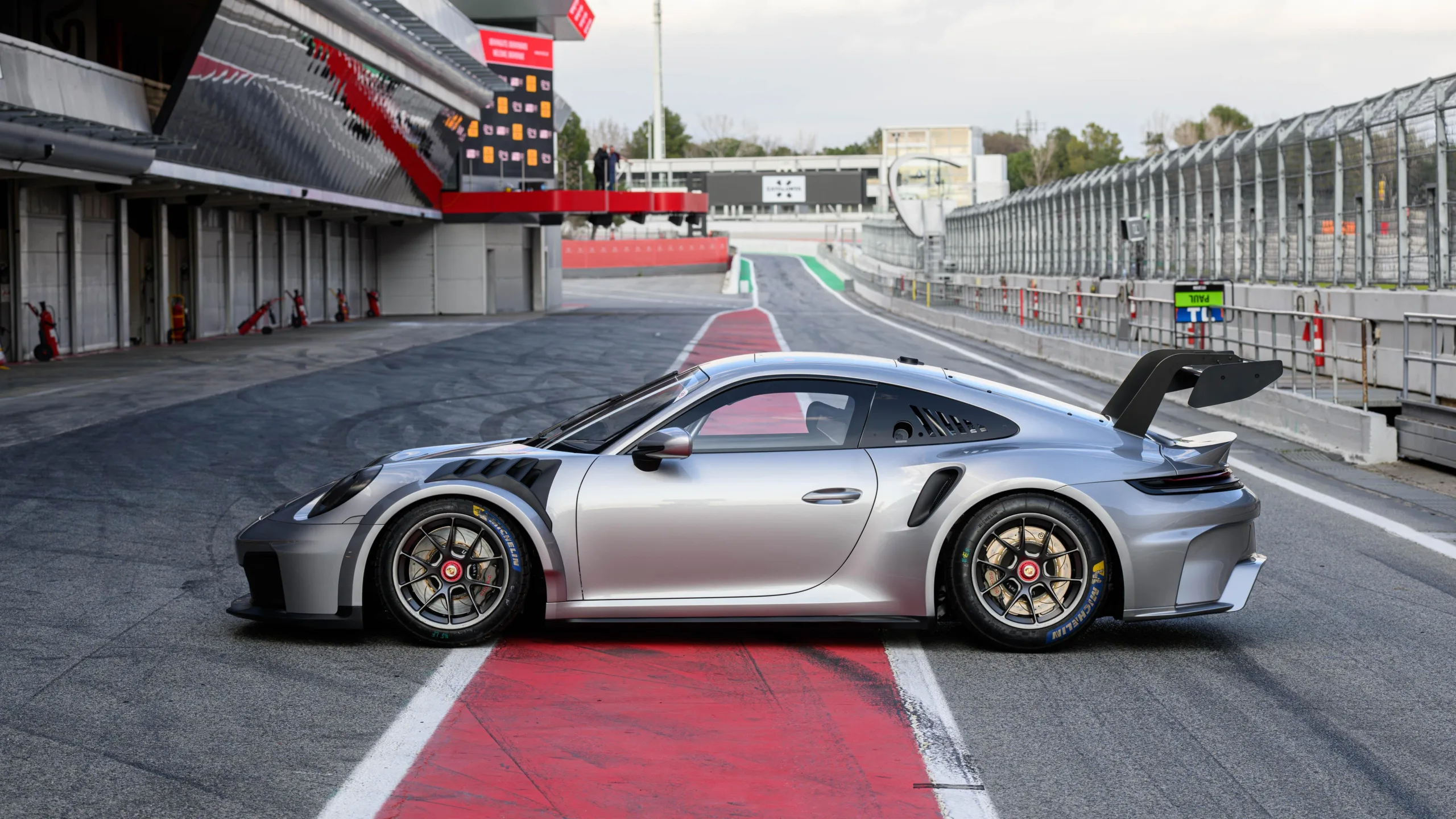 El nuevo Porsche 911 Cup ya rueda: la puerta al motorsport