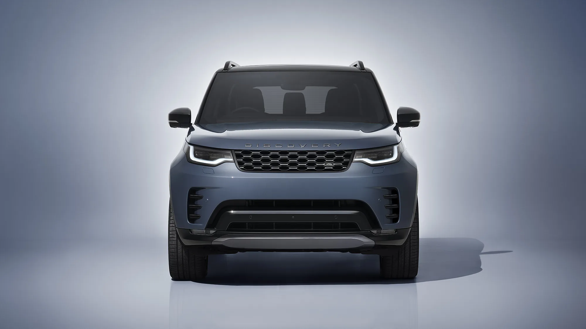 Discovery 2026: Land Rover reorganiza su SUV familiar más icónico en tres versiones distintas