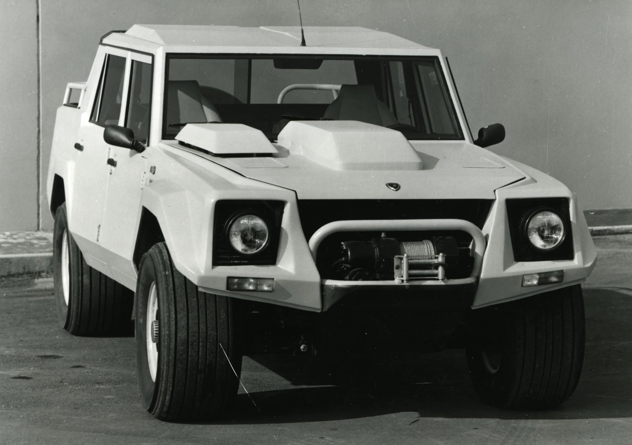 Lamborghini LM002: 40 aniversario del primer Super SUV de la historia Lamborghini LM002: 40 aniversario del primer Super SUV de la historia