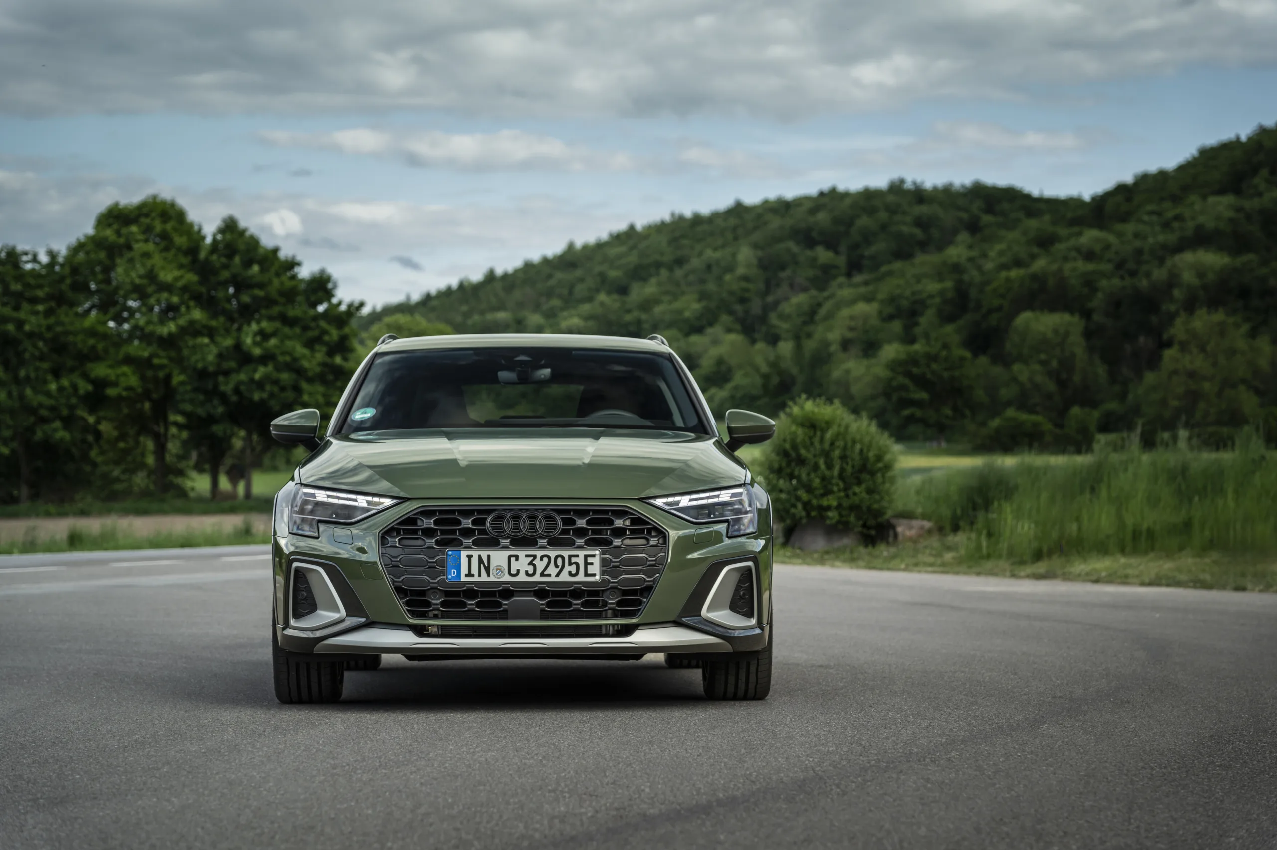 El Audi A3 estrena nuevas funciones de aparcamiento y un interior completamente renovado