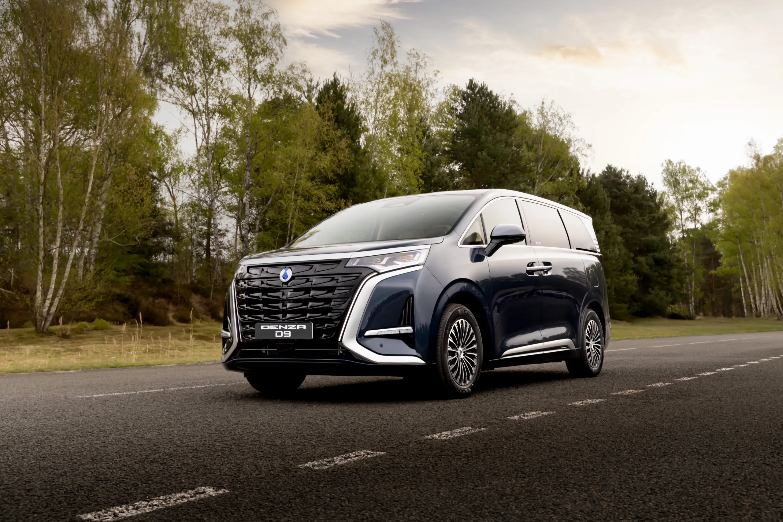 Mientras todos fabrican SUV, Denza cree que todavía hay sitio para los monovolúmenes de lujo Mientras todos fabrican SUV, Denza cree que todavía hay sitio para los monovolúmenes de lujo