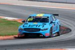 Santiago Urrutia hace historia en Valencia: primer triplete del TCR World Tour