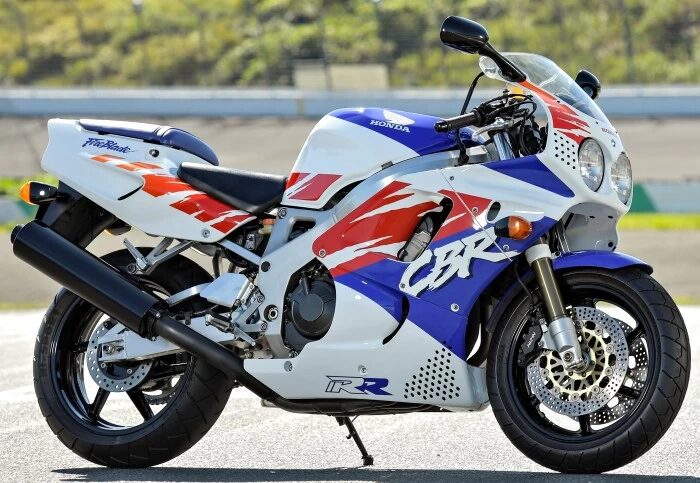 Honda CBR 900RR Fireblade.