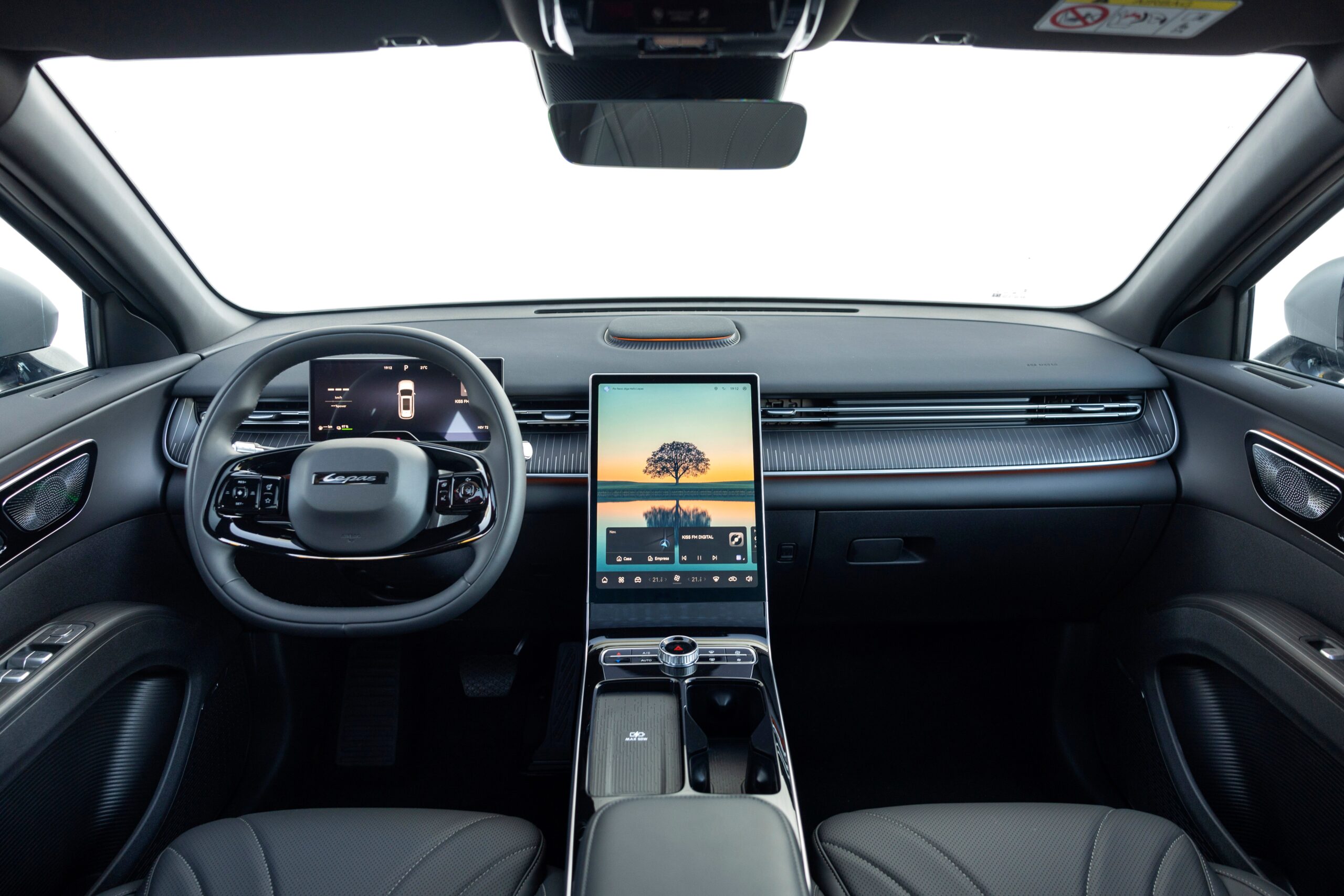 Interior LEPAS L8 Super Hybrid