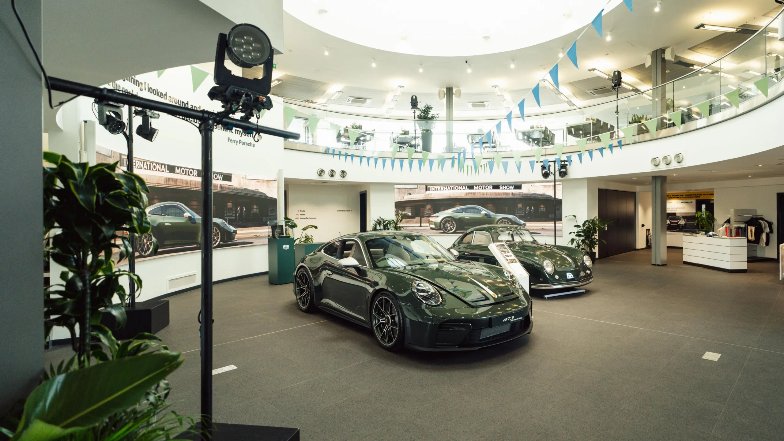 Porsche presenta un 911 GT3 de edición limitada inspirado en el primer 356 vendido en Reino Unido Porsche presenta un 911 GT3 de edición limitada inspirado en el primer 356 vendido en Reino Unido