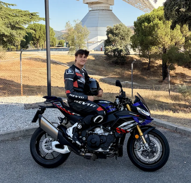 Aprilia Tuono V4 Factory.
